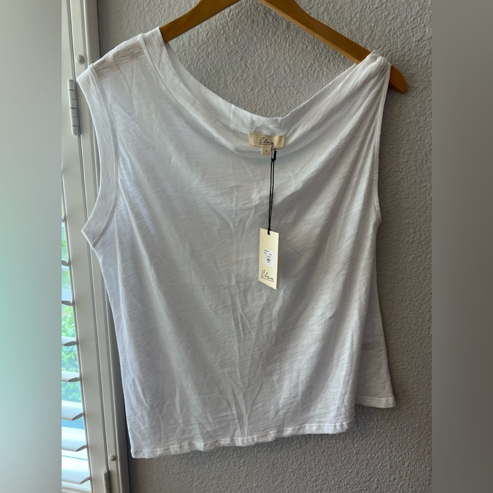 NWT Elan plain white tee